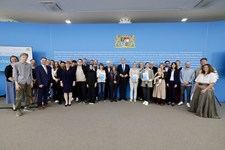 Finanz- und Heimatminister Albert Füracker übergibt Förderbescheide für ehrenamtliches Engagement
