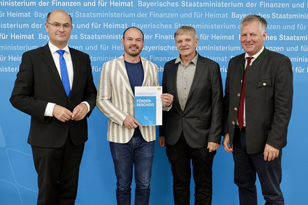 Finanz- und Heimatminister Albert Füracker übergibt Förderbescheide für ehrenamtliches Engagement