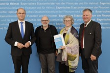 Finanz- und Heimatminister Albert Füracker übergibt Förderbescheide für ehrenamtliches Engagement