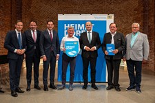 Finanz- und Heimatminister Albert Füracker verleiht das Gütesiegel "Heimatdorf 2025"