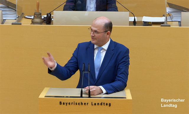 Finanzminister Albert Füracker bringt Haushalt 2021 in den Bayerischen Landtag ein